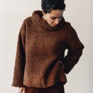 7115 by Szeki Curly Turtleneck Rust Funnel Neck Cowl Neck Teddy size XS